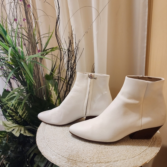 Vince Vero Cuoio Size 7 M white leather Boots .Made In Italy. - Picture 3 of 10